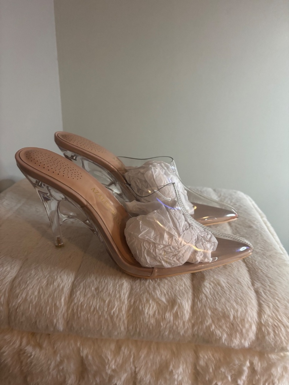 Azalea Wang clear heels - Picture 2 of 5